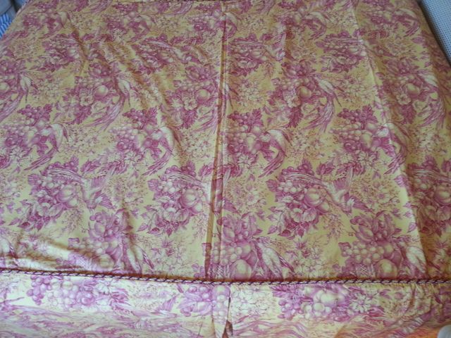 Colcha para cama de matrimonio. Forrada.