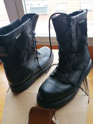 Venta Botas militares Goretex de segunda mano por 30 EUR en Celeiro en  WALLAPOP