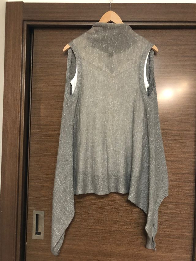 Chaleco de punto plateado