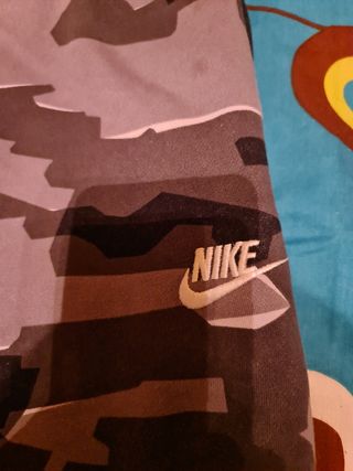 Pantalon chandal nike camuflaje de segunda mano por 20 EUR en Soria en  WALLAPOP