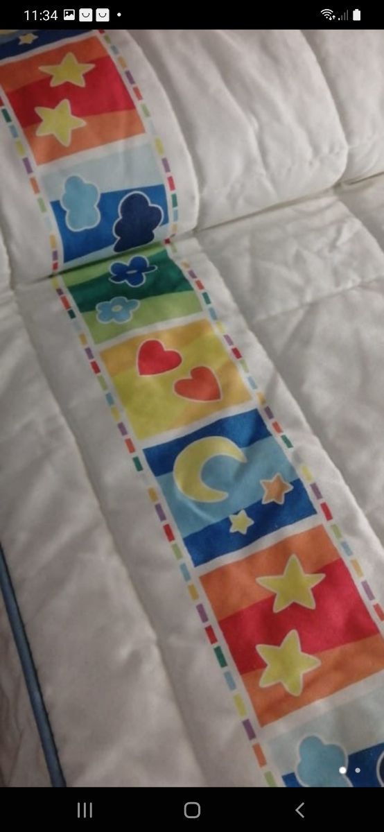 Colcha infantil con cortinas