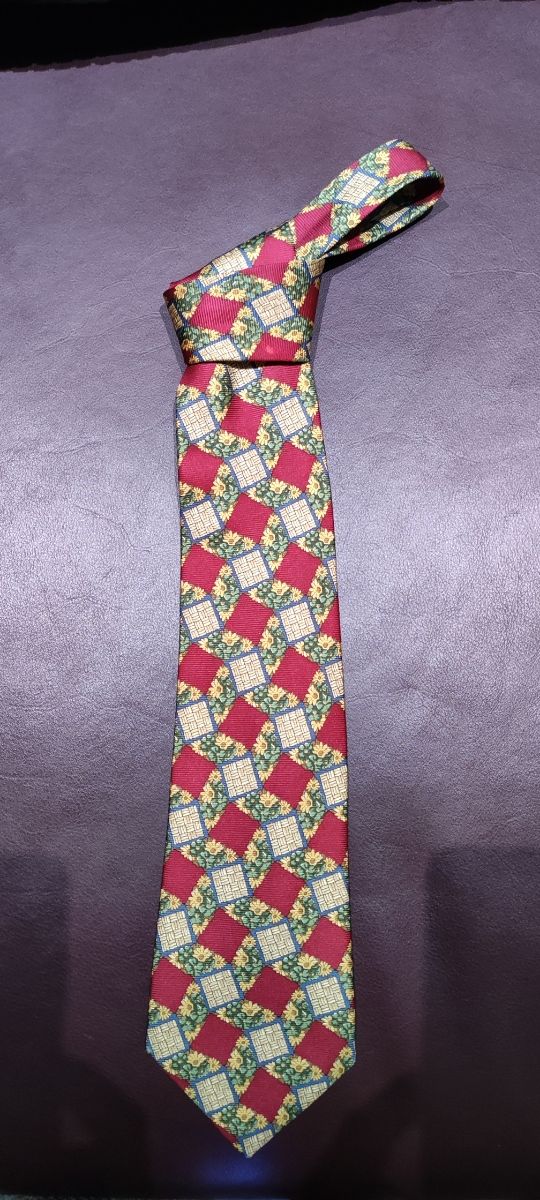 Corbatas de seda, firmas internacionales.