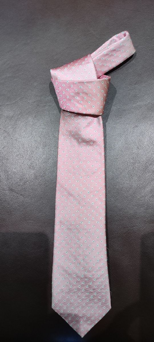 Corbatas de seda, firmas internacionales.