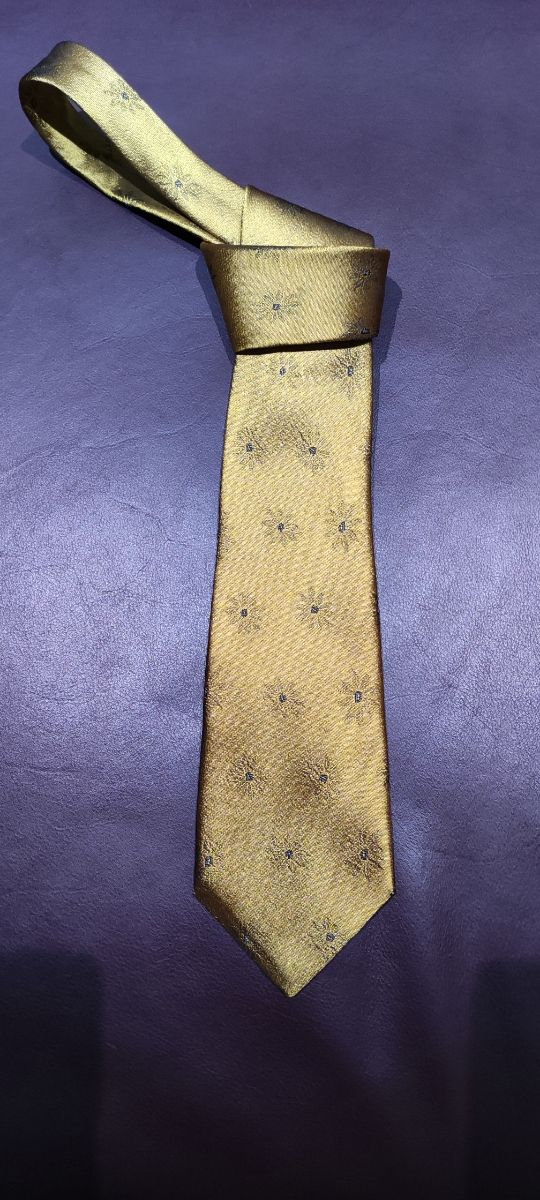 Corbatas de seda, firmas internacionales.