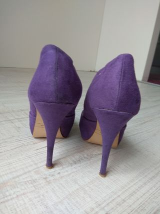 Zapatos Zara morados de segunda mano por 12 EUR en Tudela en WALLAPOP