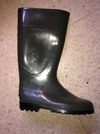 Botas de agua industriales de segunda mano por 6 EUR en Sevilla en WALLAPOP