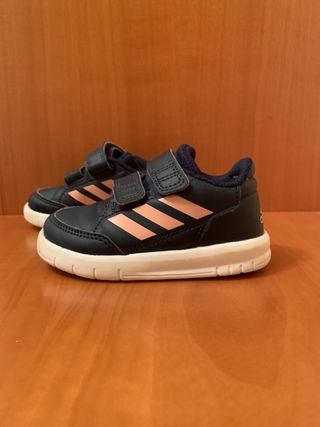 Zapatillas Bebé talla 21 de segunda mano por 5 EUR en Ezkurra en WALLAPOP