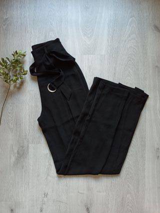 Pantalon fluido palazzo Zara negro de segunda mano por 25 EUR en Zaragoza  en WALLAPOP