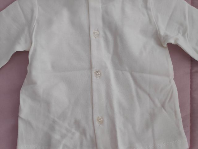 Camisa bebe color crema. 3-6 meses. NUEVA! 