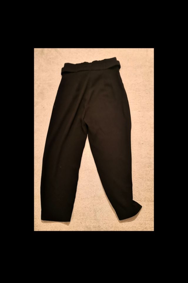 Pantalón negro Stradivarius con cinturón