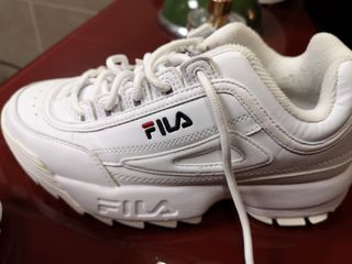Deportivas Fila disruptor talla 37 de segunda mano por 25 EUR en Figueres  en WALLAPOP