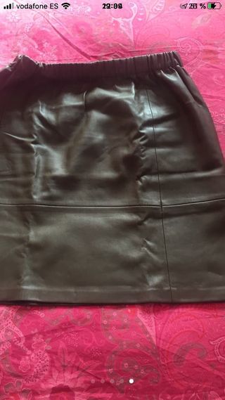 FALDA CUERO VERDE T M ZARA de segunda mano por 10 EUR en Alcorcón en  WALLAPOP