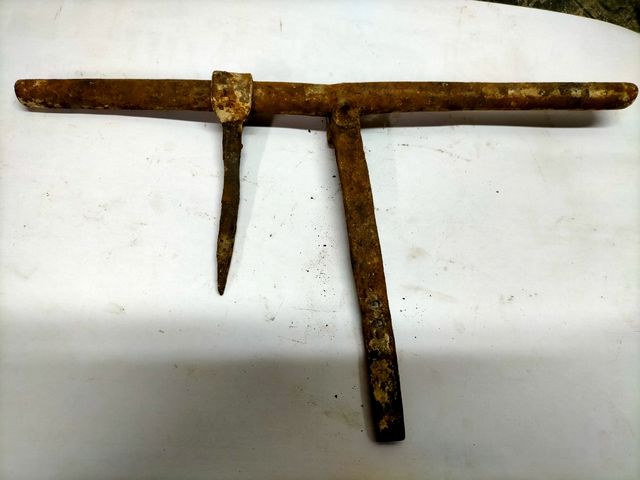 Cerrojo antiguo de forja