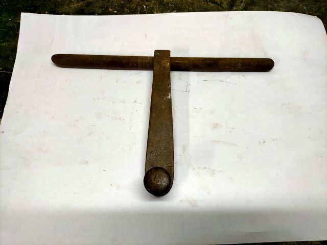 Cerrojo de forja antiguo