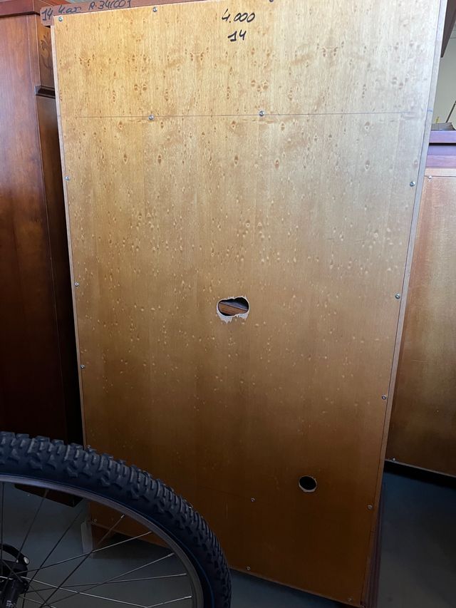 Mueble para equipo de sonido y video clásico