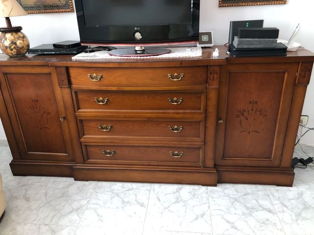 Aparador estilo clásico de madera