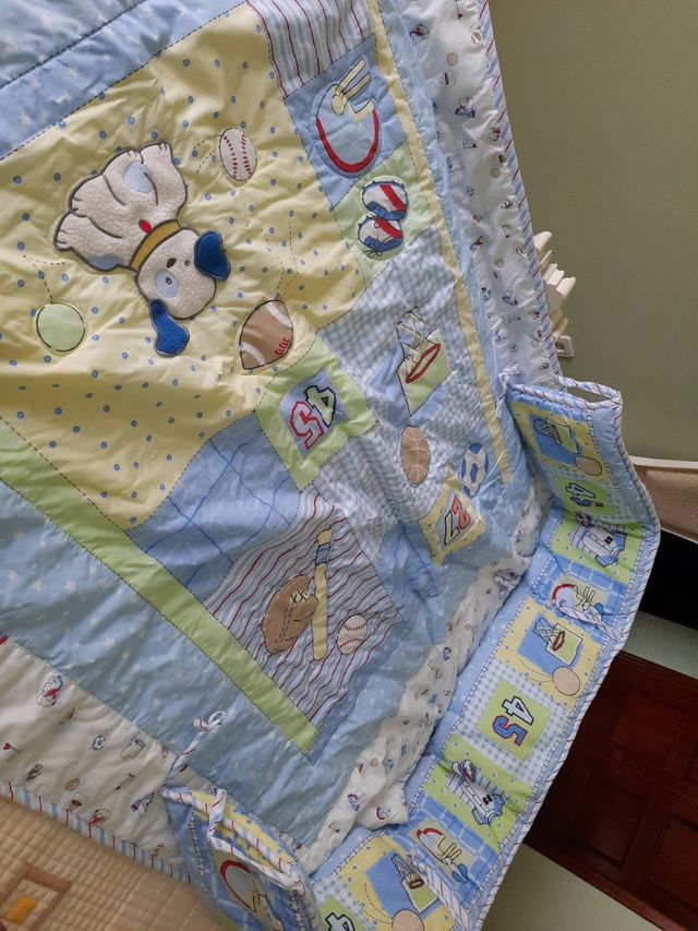  Colcha cuna, con chichonera. 