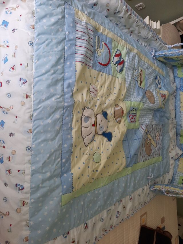  Colcha cuna, con chichonera. 