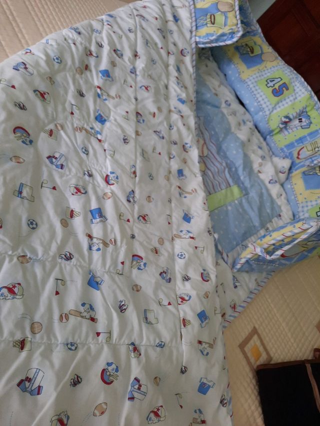  Colcha cuna, con chichonera. 