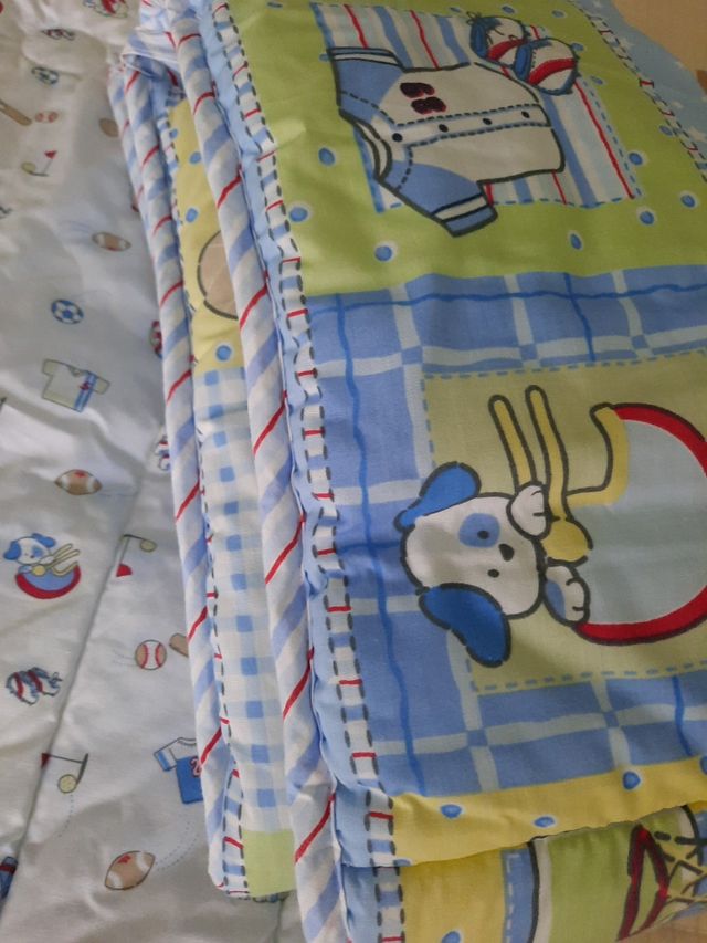  Colcha cuna, con chichonera. 