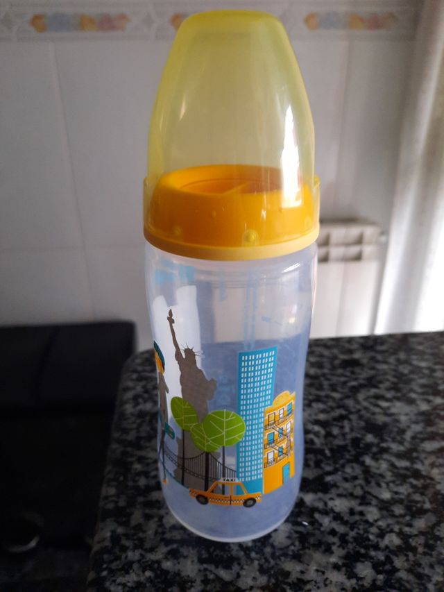  Colcha cuna, con chichonera. 