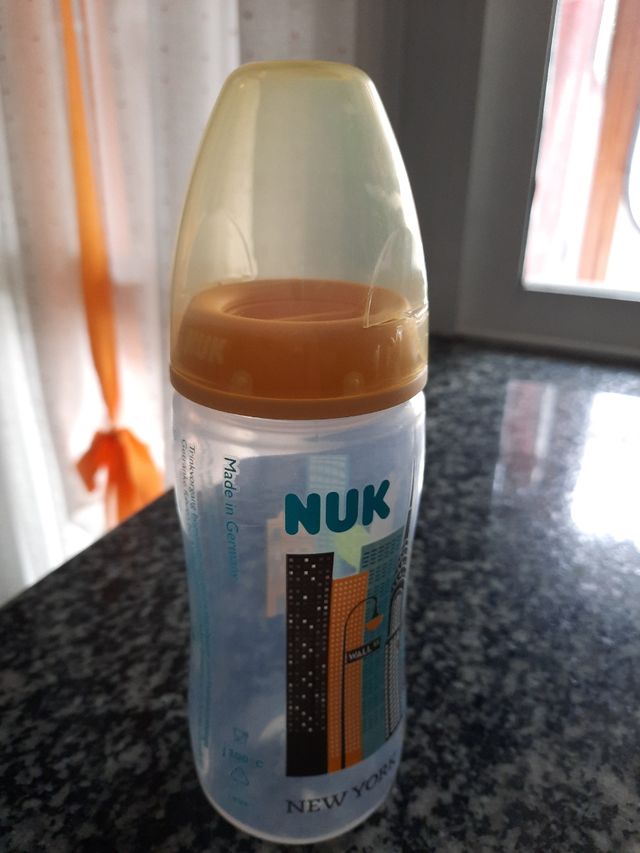  Colcha cuna, con chichonera. 