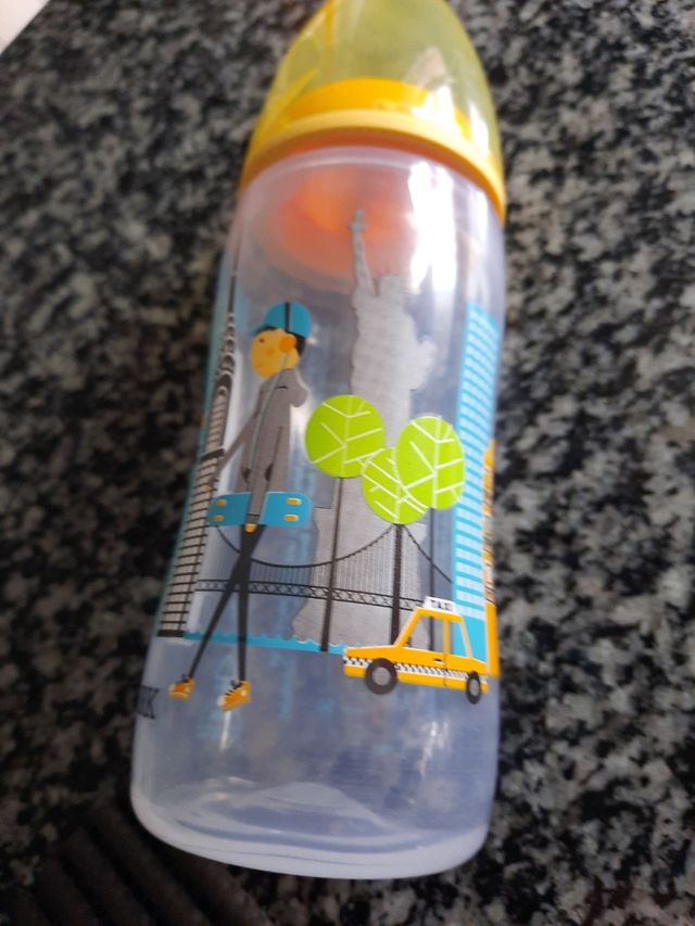  Colcha cuna, con chichonera. 