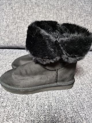 Botas peludas negras de segunda mano por 6 EUR en Sant Fruitós de Bages en  WALLAPOP