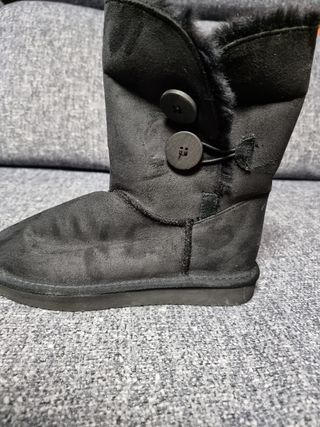 Botas peludas negras de segunda mano por 6 EUR en Sant Fruitós de Bages en  WALLAPOP
