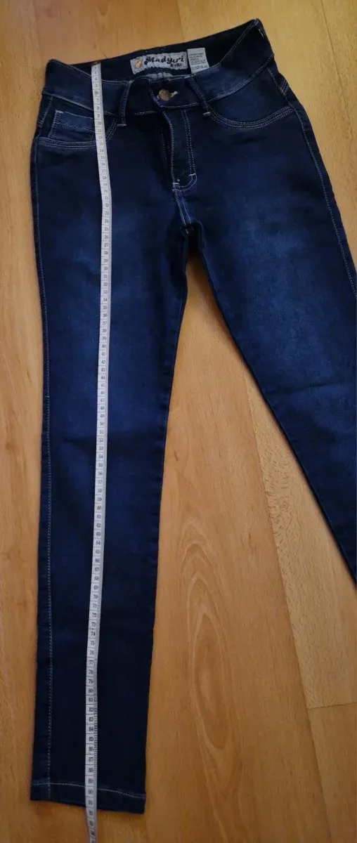 Vaquero azul, elástico, push up, sin usar.