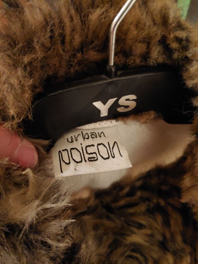 Jersey con cuello y puños de pelito. T.40 aprox