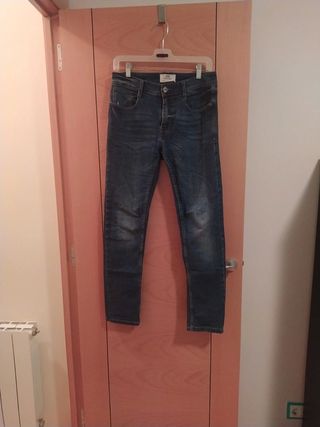 Pantalón tejano hombre Lefties de segunda mano por 4 EUR en Barcelona en  WALLAPOP