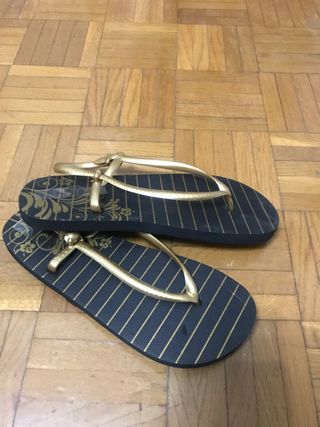 Chanclas nuevas de segunda mano por 3 EUR en Valencia en WALLAPOP