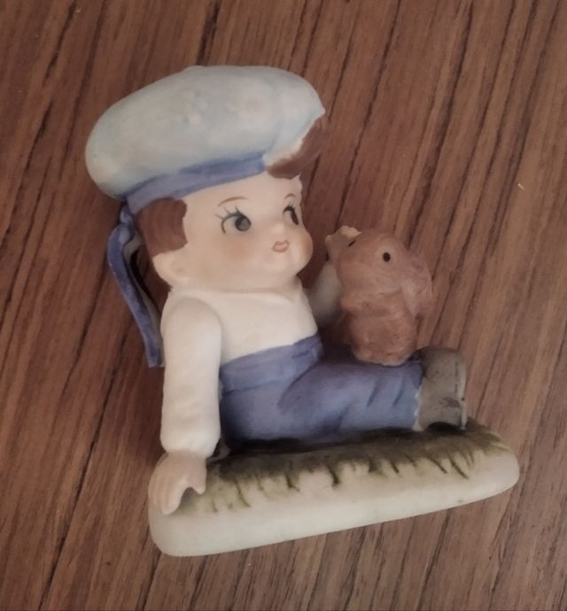 Figura de porcelana niño con ardilla korea
