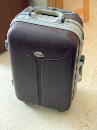 Maleta Salvador Bachiller de segunda mano por 38 EUR en Madrid en WALLAPOP