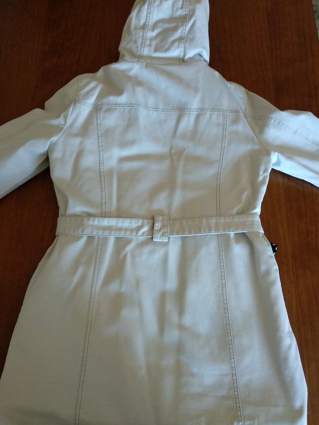 Abrigo y gabardina a la vez Mango talla 38