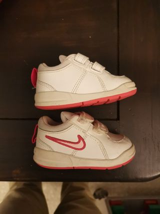 Tenis Nike 19.5 de segunda mano por 3 EUR en Santa Cruz de Tenerife en  WALLAPOP