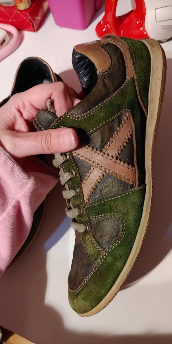 zapatillas Munich de piel y serraje. T.38