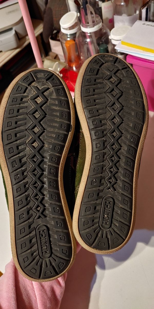 zapatillas Munich de piel y serraje. T.38