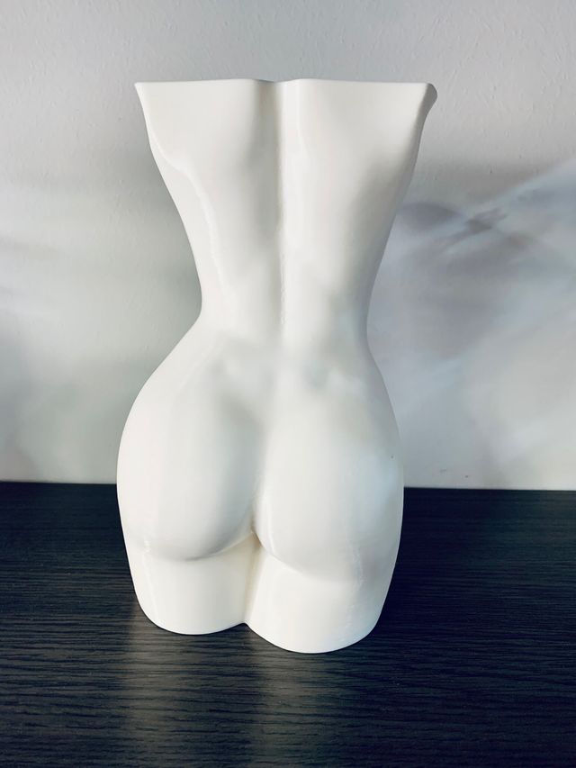 Jarrón de cuerpo de mujer