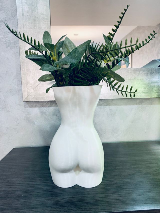 Jarrón de cuerpo de mujer