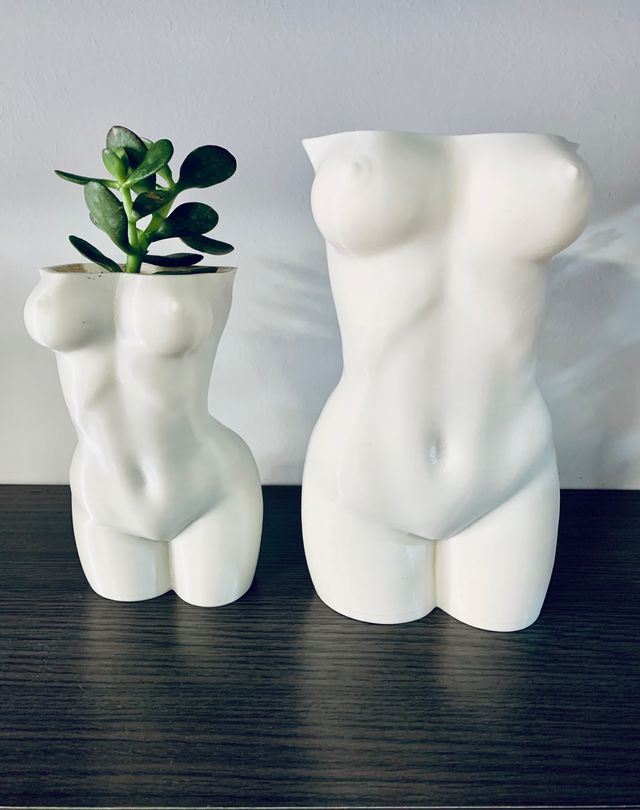 Jarrón de cuerpo de mujer