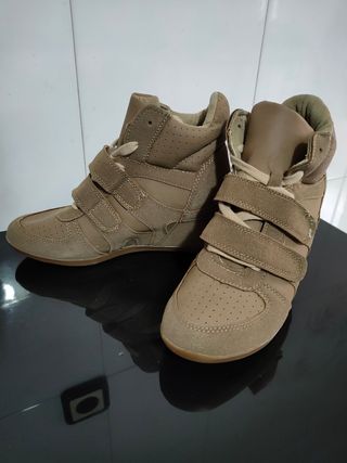 Zapatillas deportivas con cuña interior Lefties de segunda mano por 15 EUR  en Portugalete en WALLAPOP