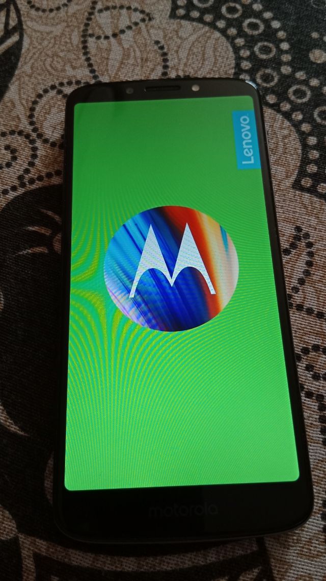Móvil Motorola E5