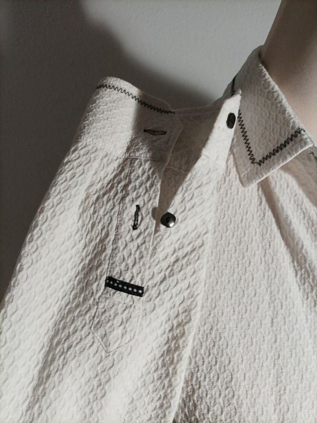 Camisa de la marca Guapa, talla 38.
