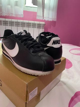 Nike cortez Talla 36 de segunda mano por 27 EUR en Santander en WALLAPOP