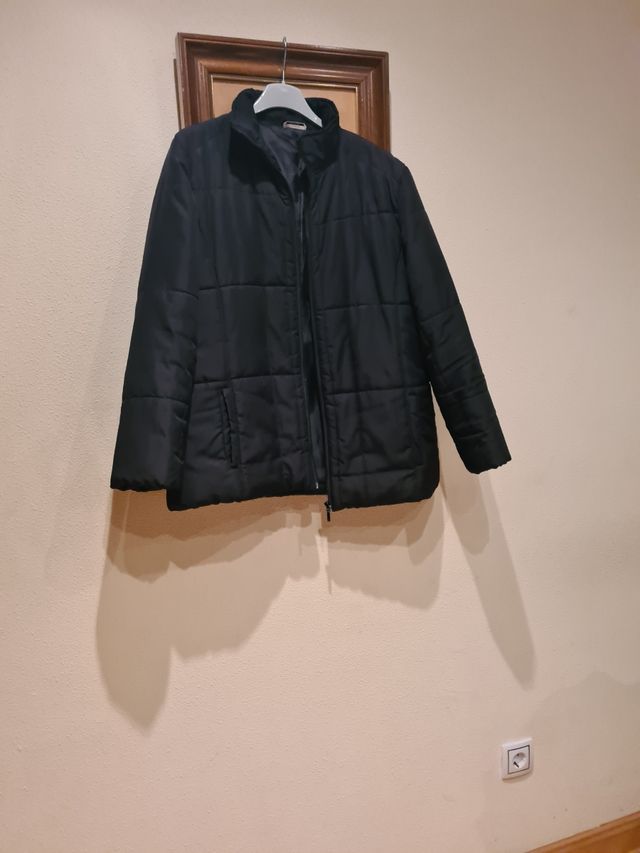Anorak negra talla 44 por 8 euros