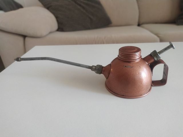 aceitera antigua de laton y bronce