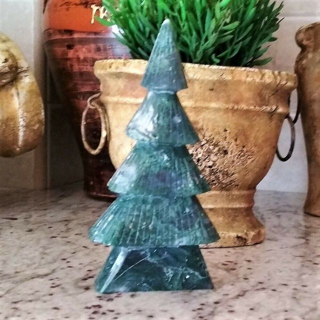 MINERAL JADE VERDE NATURAL PINO 366g MÁS REGALO