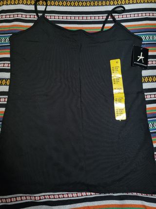 Camiseta negra básica PRIMARK NUEVA de segunda mano por 3 EUR en Madrid en  WALLAPOP